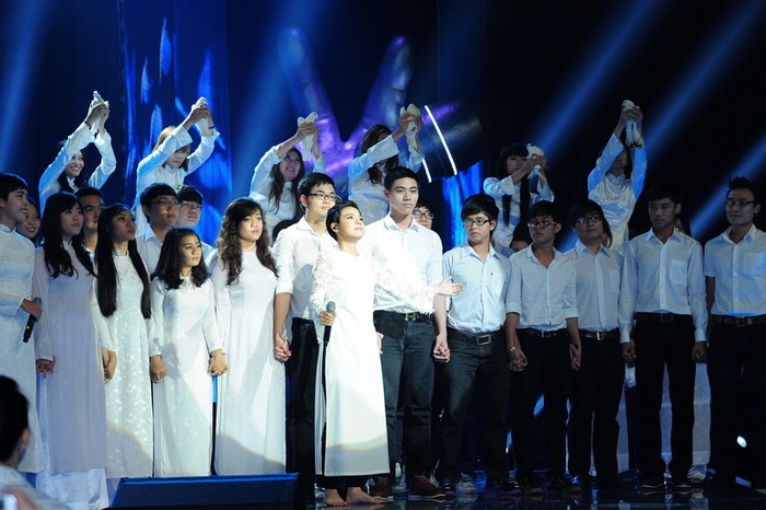 Với ca khúc "Xin cho tôi" do cố nhạc sĩ Trịnh Công Sơn sáng tác, Vũ Cát Tường hoàn toàn chinh phục khán giả bởi giai điệu da diết, đầy cảm xúc.